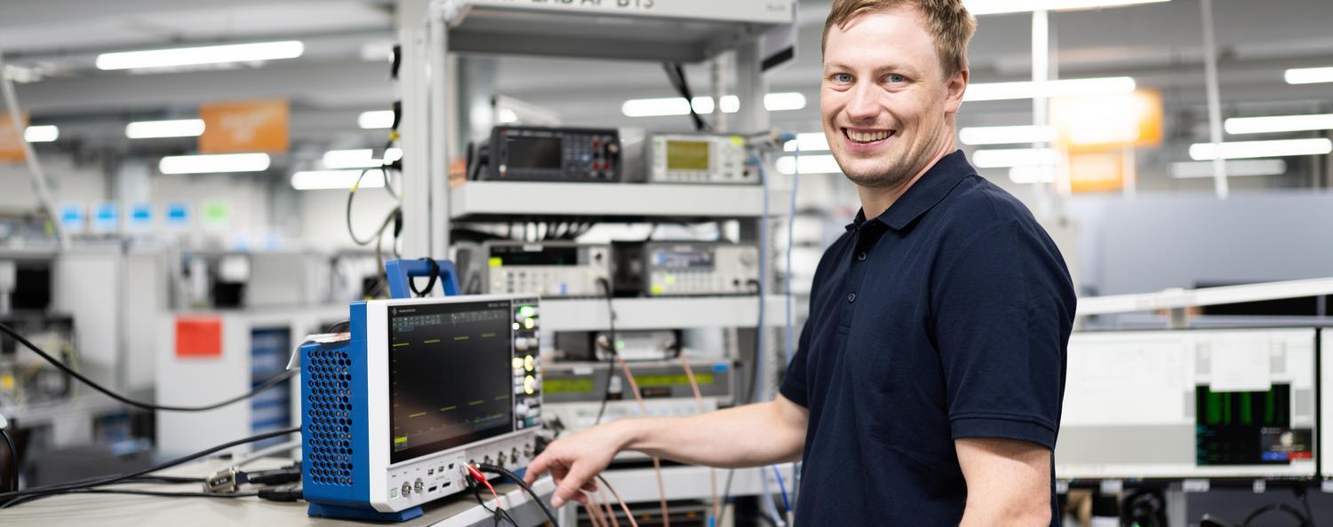 Calibration of measurement technology in the electrical laboratory of Testo Industrial Services