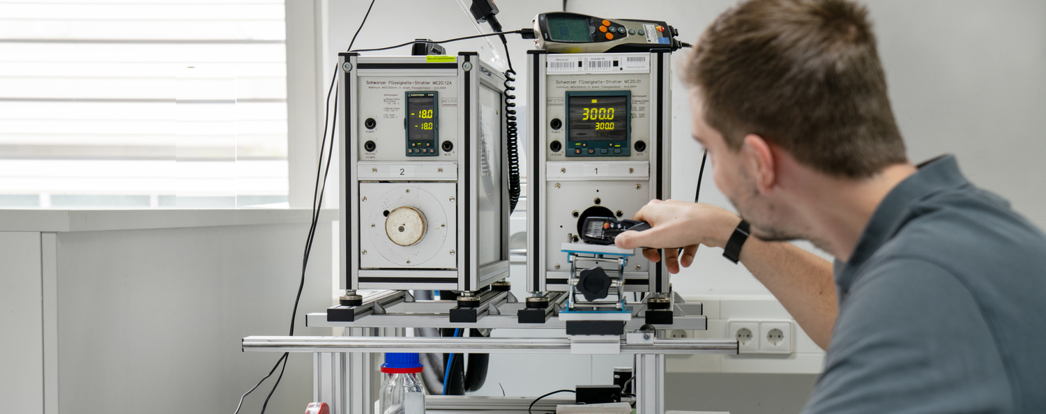 Proficiency tests for radiation thermometers A man calibrates an infrared thermometer in a cavity radiator
