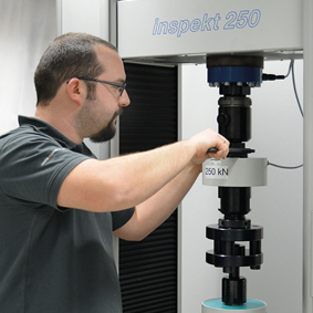 Calibration of force gauges in the mechanics laboratory Calibration of mechanical measurands