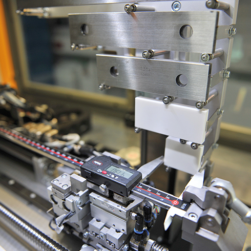 Calibration of calipers in the fully automated measuring robot
