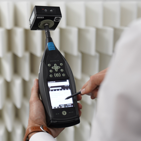 Calibration of calibrator and pistophone Calibration of acoustic measuring instruments