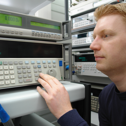 Calibration of digital multimeters from 7.5 digits upwards Calibration of reference measuring equipment