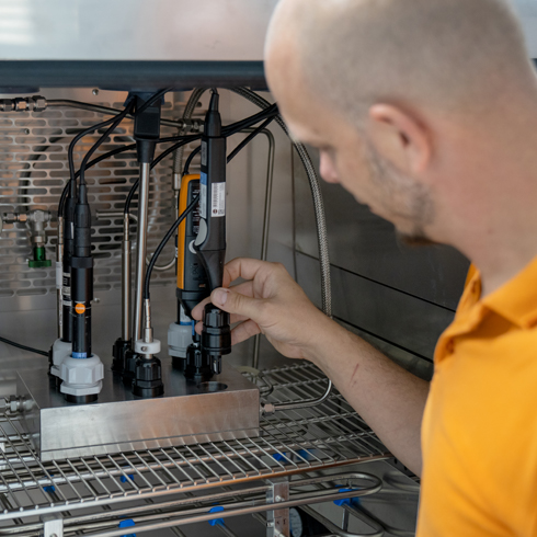 Calibration in the humidity generator Calibration of humidity data logger in humidity generator