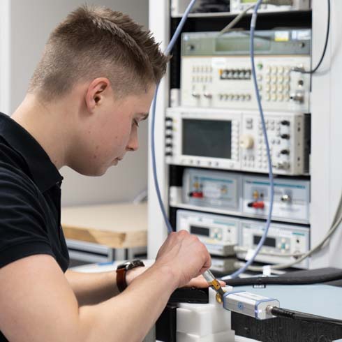 Calibration of high frequency measuring instruments Calibration of high frequency measuring instruments