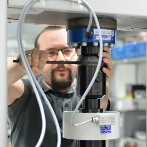 Calibration of force sensors Calibration of force gauges