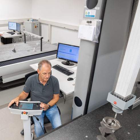 Tactile measurement of freeform surfaces Measurement of a housing
