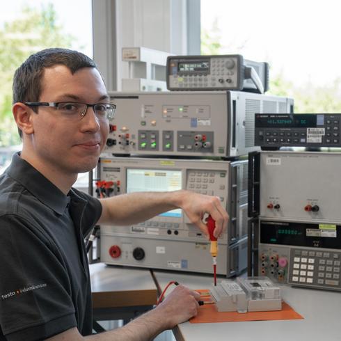 Calibration electrics Calibration of low frequency measuring instruments