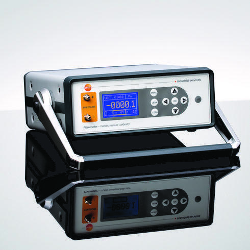 Pressure calibrator pneumator
