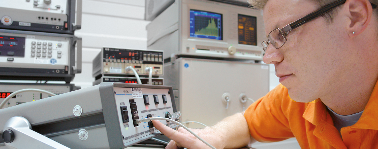 Electrical calibration Calibration in the electrical laboratory at EMC measuring stations