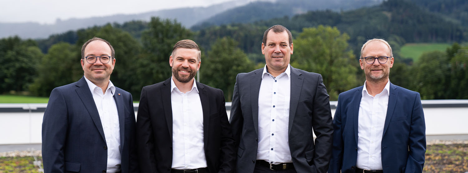 Managing Director Raimund Föhrenbacher (1.f.r.) with his colleagues in the management team Patrick Müller, Arnt König, Stefan Erens (f.l.t.r.) The management of Testo Industrial Services together in one picture.