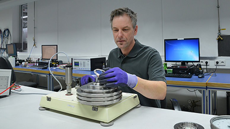 We are committed! - Our values We are committed! Testo employee in the laboratory.